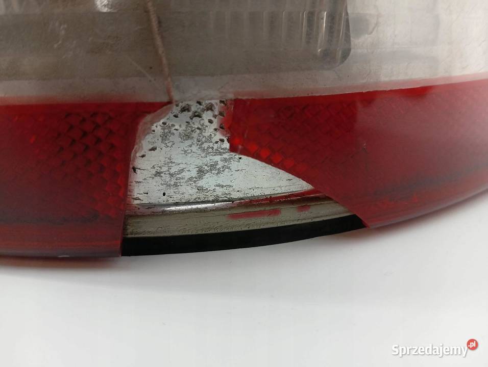LAMPA TYŁ PRAWA SEDAN USZKODZONA Saab 93 II
