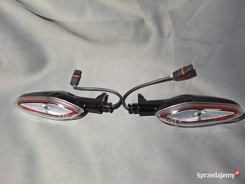 BMW R 18 R18 KIERUNKOWSKAZ MIGACZ CZARNY STOP