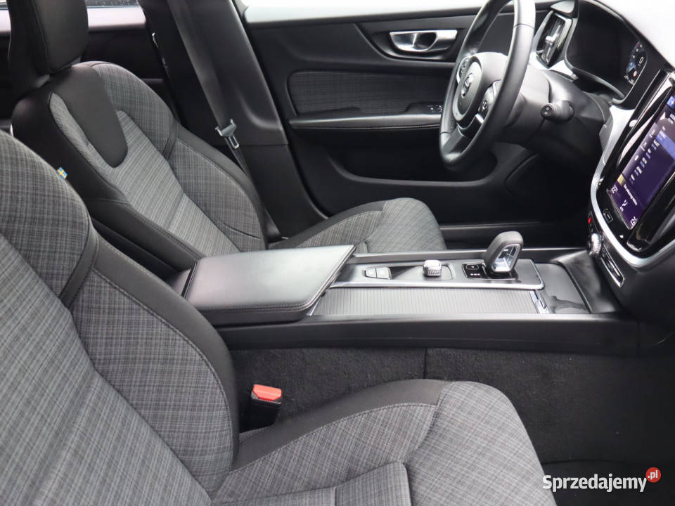 Volvo V60 B3 Rok produkcji 2022 Katowice