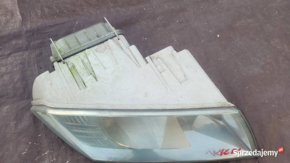 SKODA OCTAVIA II LAMPA PRAWA PRZOD REFLEKTOR Ruda Śląska