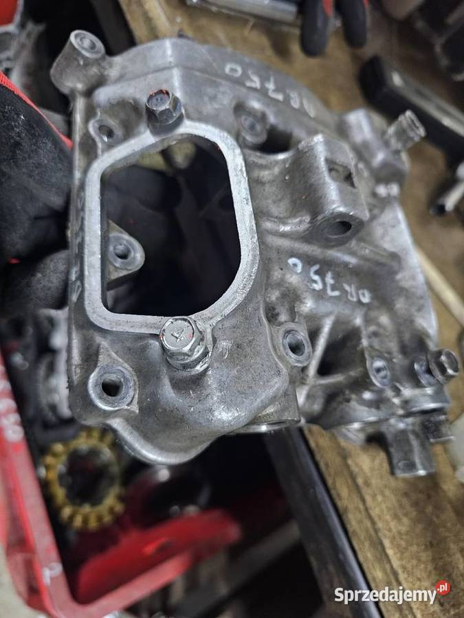 Suzuki DR 750 pokrywa głowicy dekiel głowica Jelenia Góra