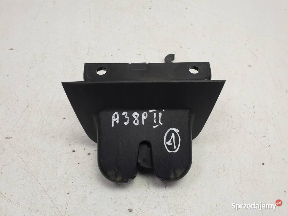Audi A3 8P Lift ZAMEK KLAPY BAGAŻNIKA 8P3827520A Zamki, wkładki i kluczyki Chełm