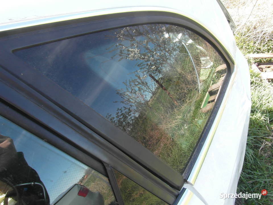 szyba trójkat lewa Audi A4 B8 avant 2010 osobowe Szczecin