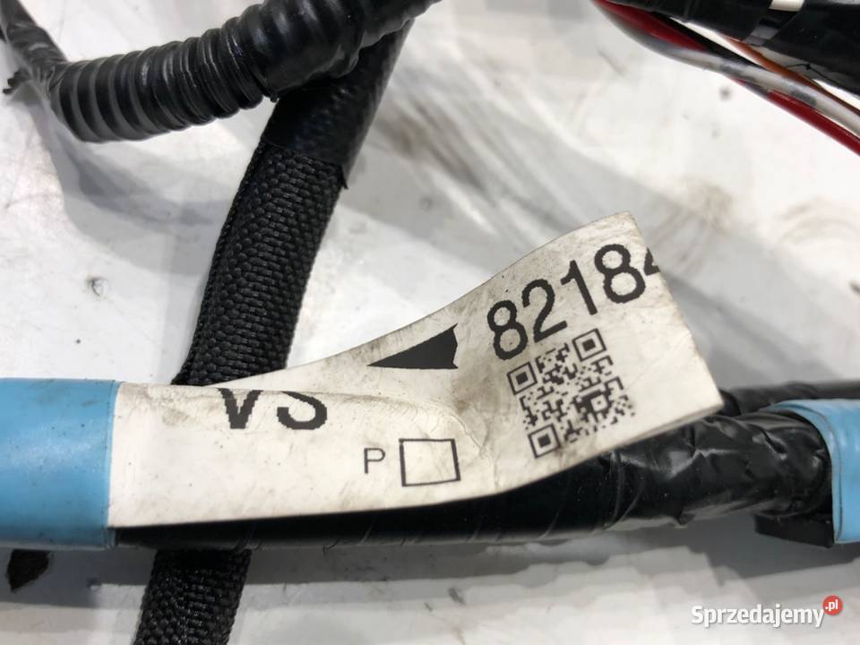 WIĄZKA KLAPY TOYOTA RAV 4 IV 8218442611 25 155 osobowe