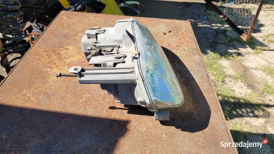 Lampa lewa przednią Alfa Romeo 145 Łagów