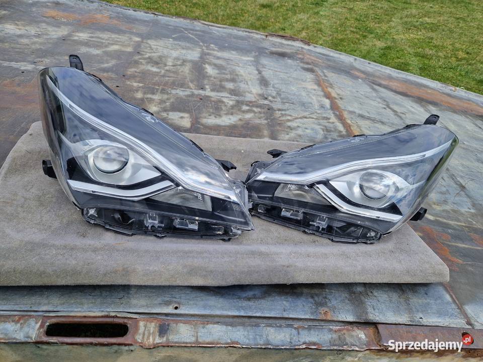 Toyota Yaris III lift soczewka LED ORG KPL EU osobowe Mielec