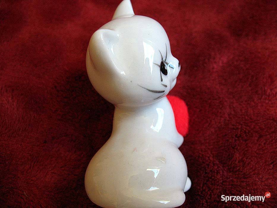 Kot mały kotek z piłką porcelana Figurka 8 x 5 x Siedlce