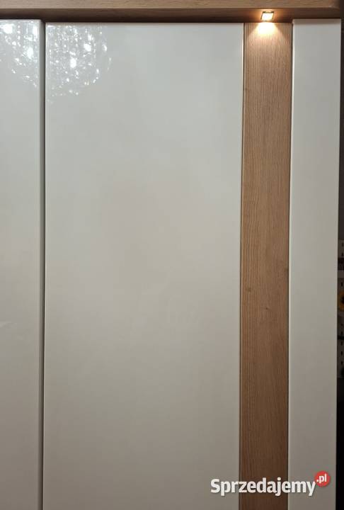 Szafa ze światłem Szafy i garderoby