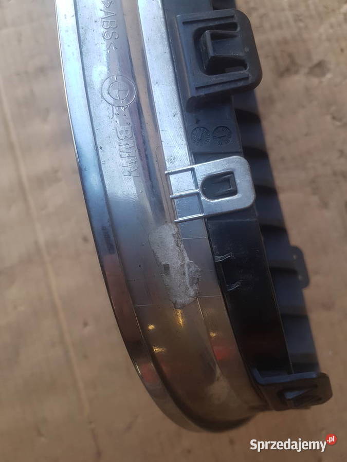 BMW E90 E91 nerka atrapa grill prawy LCI lift osobowe dolnośląskie Legnica