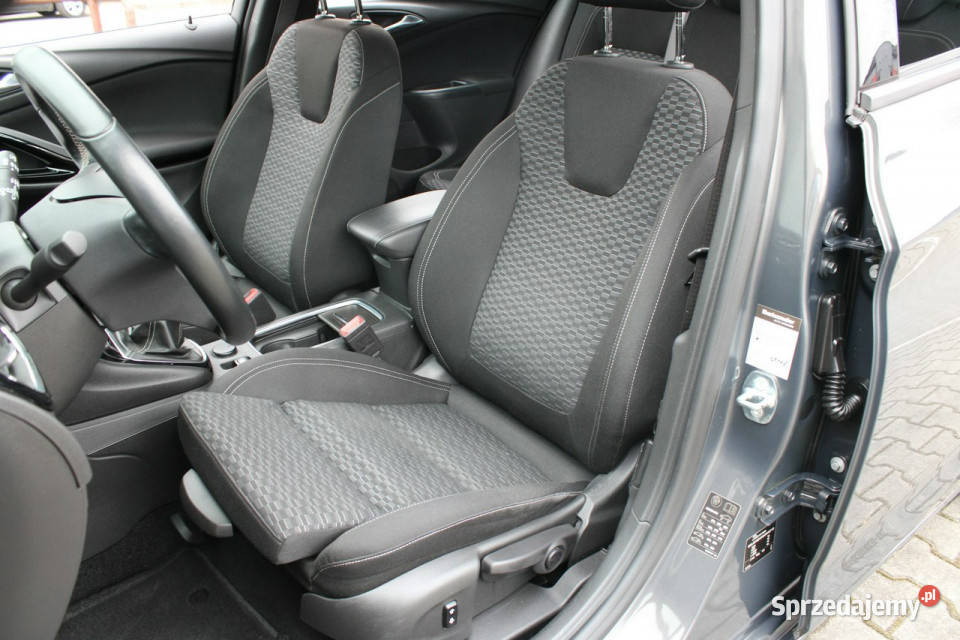 Opel Astra EDITION TURBOOrglakierBogate podgrzewane fotele Gliwice