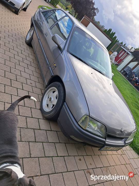 Opel Omega A 20 benzyna super stan Leszno