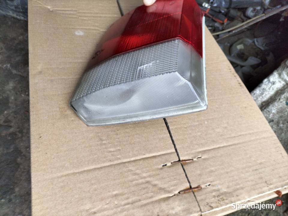 LAMPA TYŁ TYLNA LEWA AUDI 80 HELLA lampy tylne