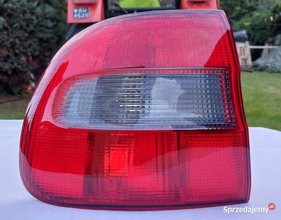 LAMPA TYŁ TYLNA LEWA VOLVO V40 3345728 lewe Mielęcin sprzedam