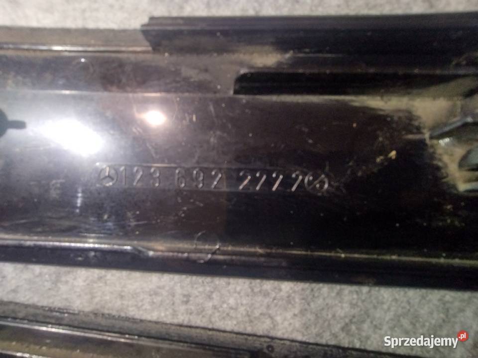 Mercedes W123 Osłona słupka B kpl L i P czarna