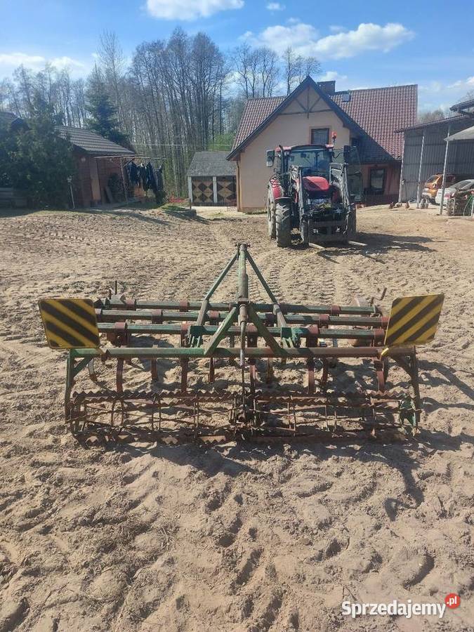 Kultywator z wałkiem Kultywatory