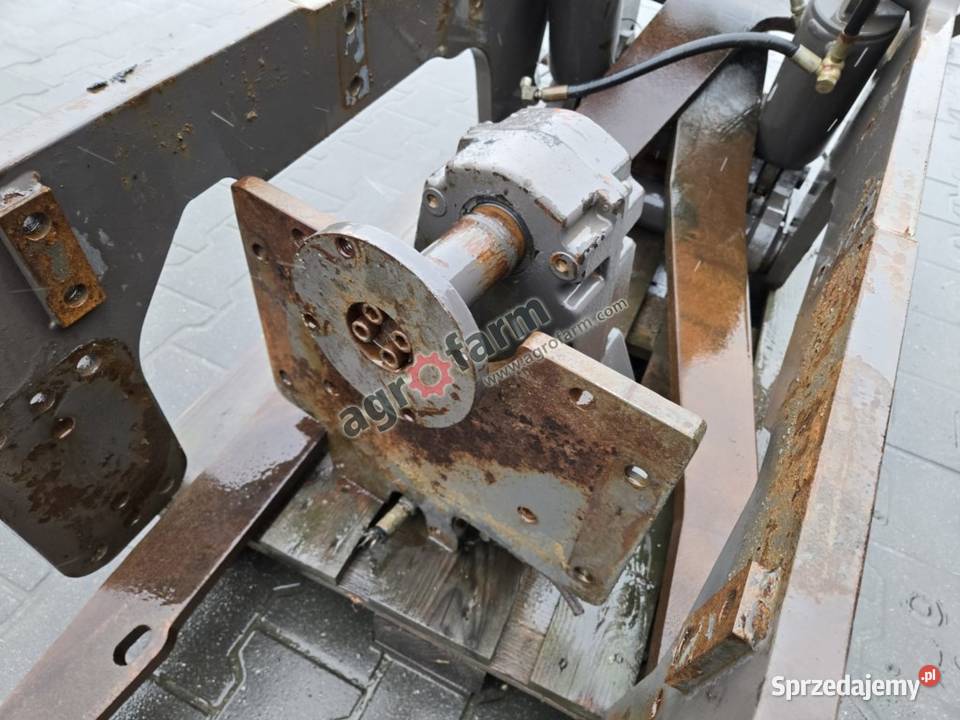 TUZ przedni podnośnik WOM Renault Ares 735 Osprzęt roboczy Byków