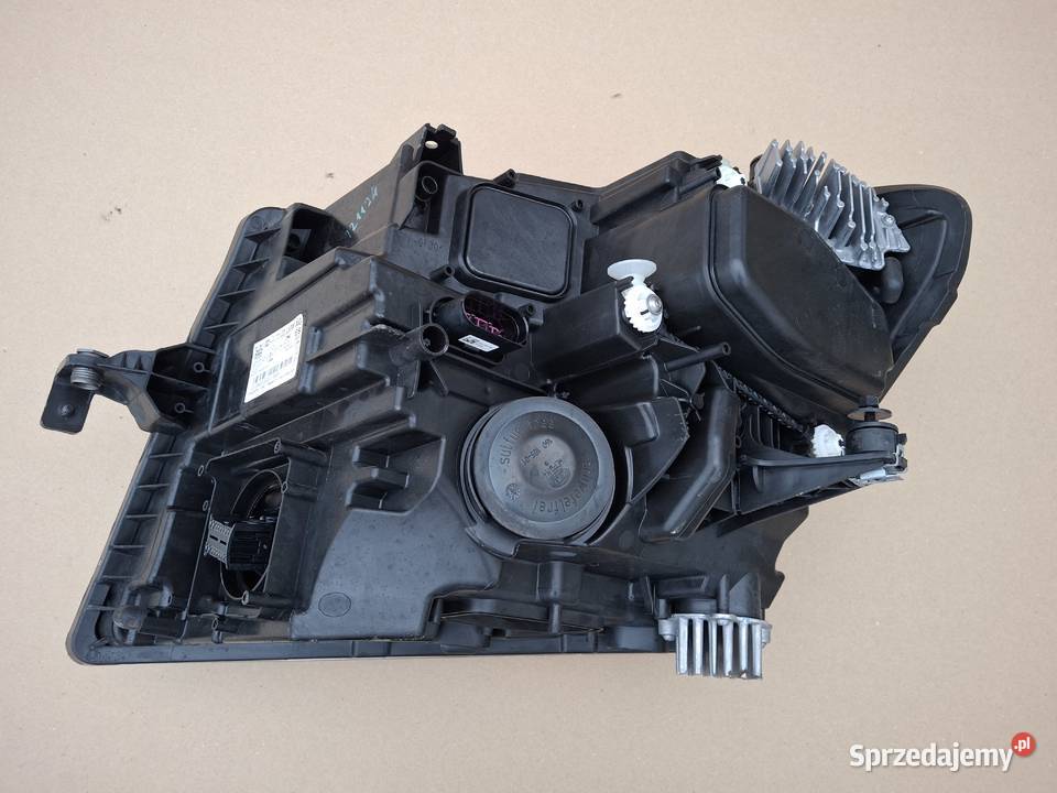 VW CRAFTER II MAN TGE REFLEKTOR PRAWY FULL LED Bieleń