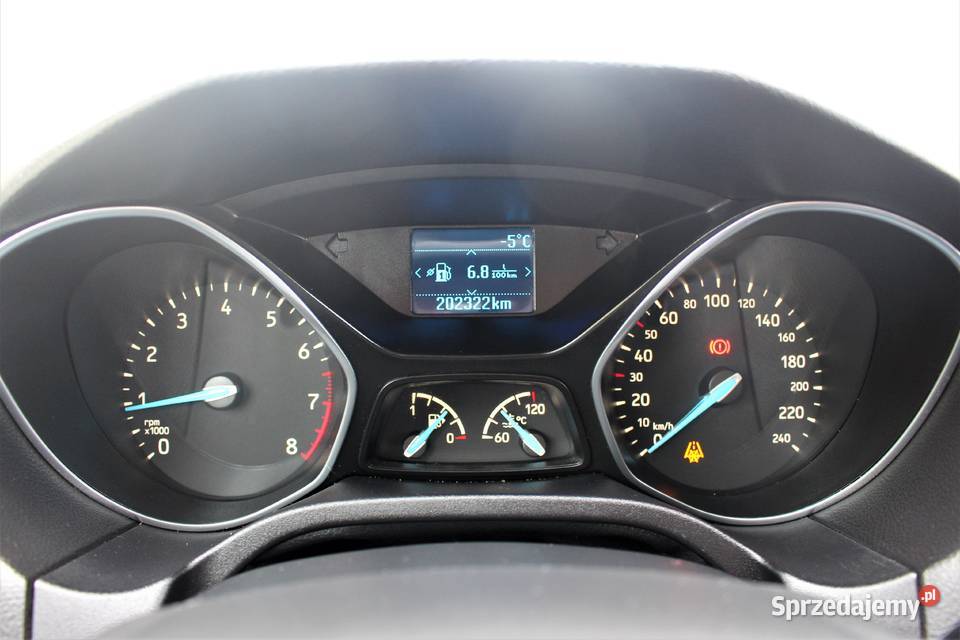 Ford Focus 16 zwykła benzyna 20152016 salon