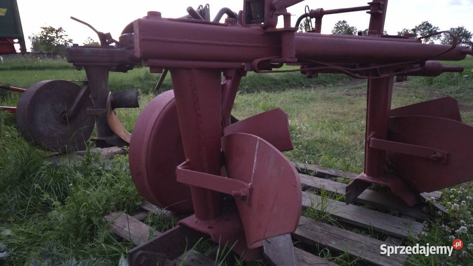 Plug Unia Grodziadz 2 skibowy nieuszkodzony Boguchwałowice