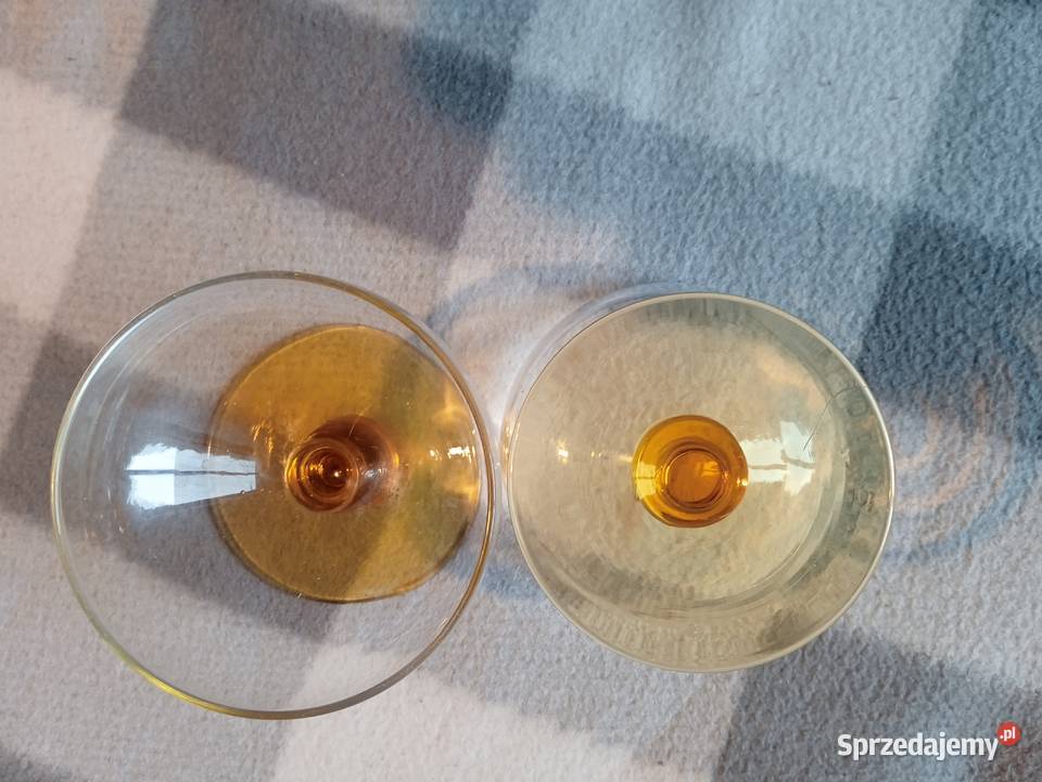 Dwa ciekawe kieliszki szampanki