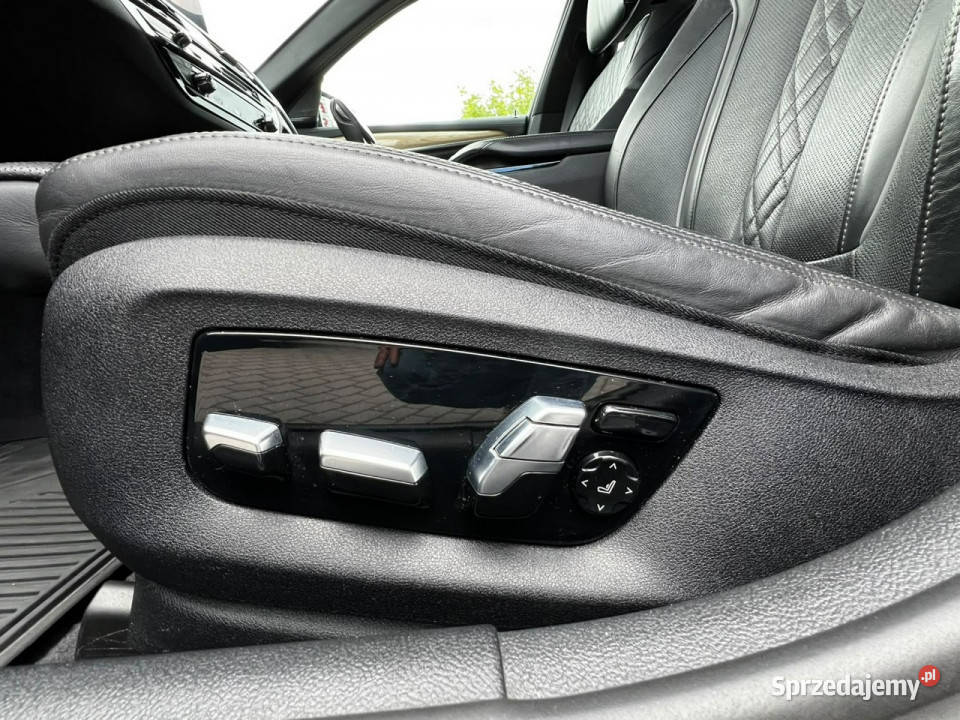 BMW M550i xDrive 530 MSport G30G31 2017 niebieski Baranowo