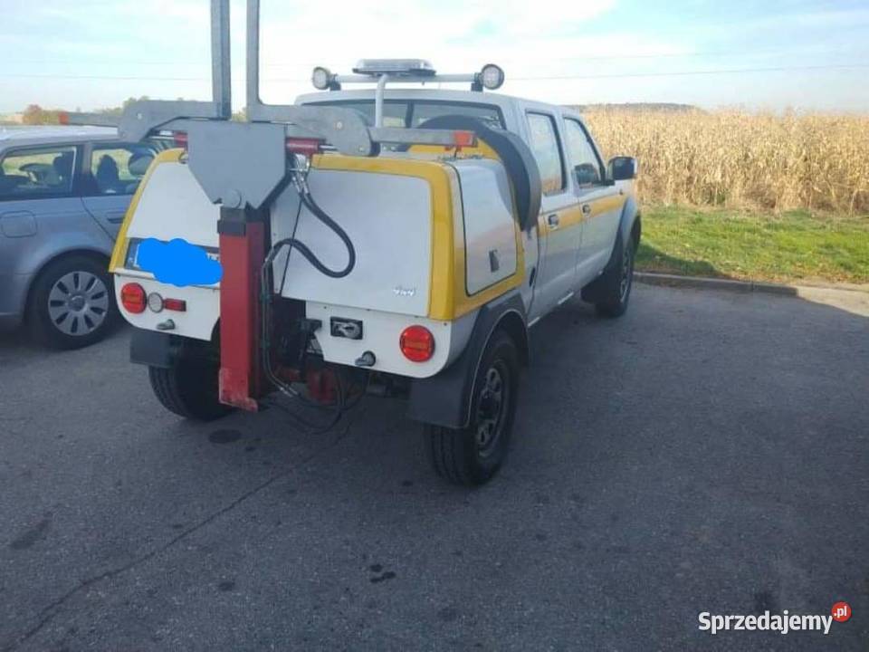 Nissan Navara Holownik Miejski Pomoc Drogowa nieuszkodzony