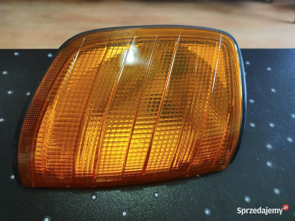 Mercedes W124 Kierunkowskazy Przednie Hella osobowe Białystok sprzedam