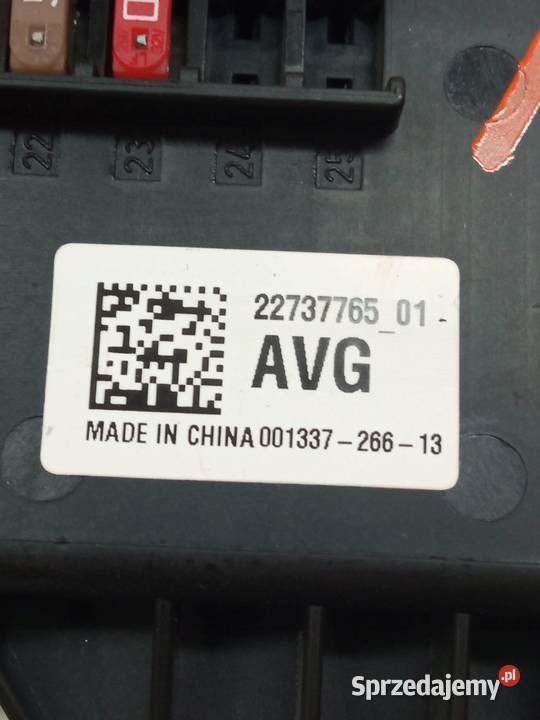 SKRZYNKA BEZPIECZNIKÓW 22737765 Opel Insignia I