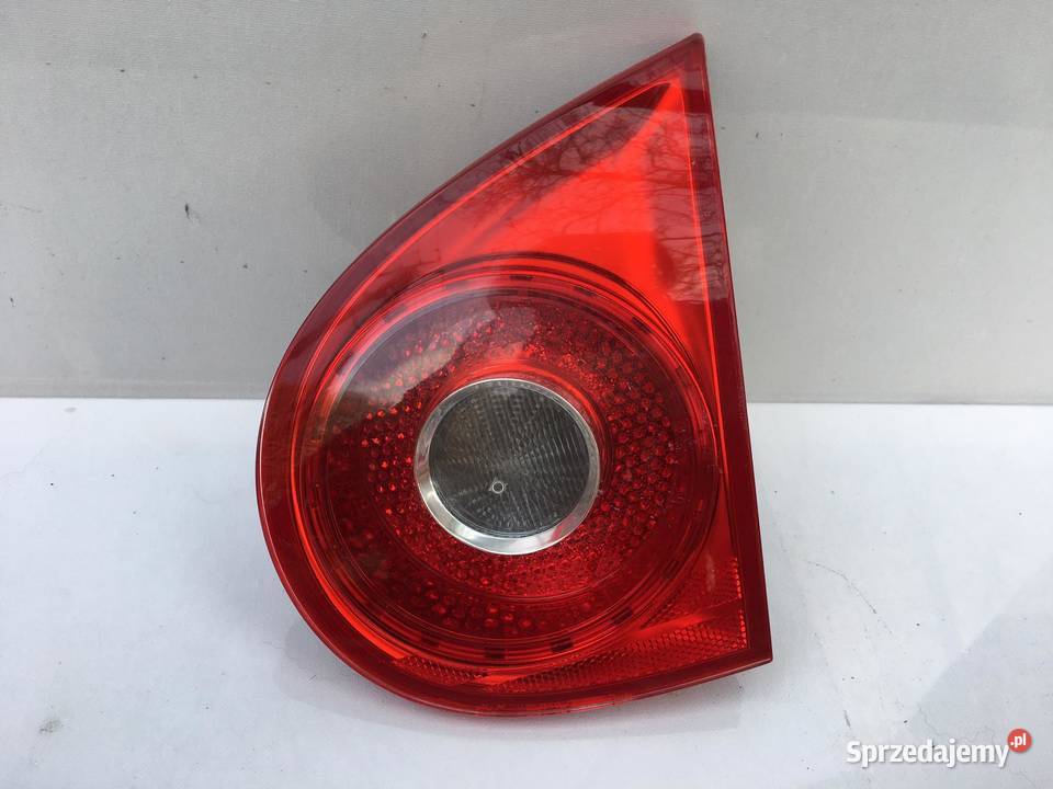 VW GOLF 5 PRAWA LAMPA W KLAPĘ prawe Ostroróg