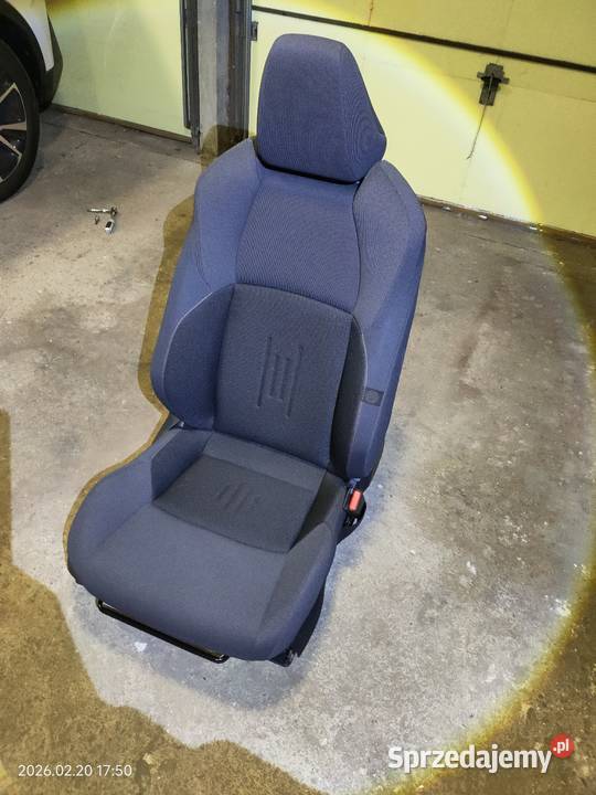 Fotel prawy przód Toyota Chr ll 2 osobowe Turek