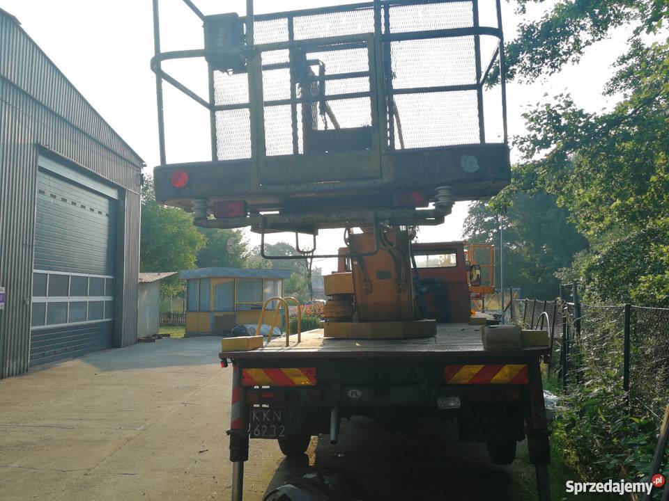 Komplet 2 sztuki Zwyżka Podnośnik koszowy P183 Rok produkcji 1989 Kraków