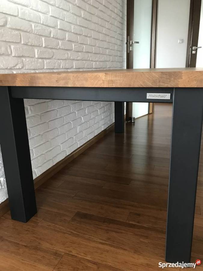 stół z drewnianym blatem industrialny w stylu Końskie