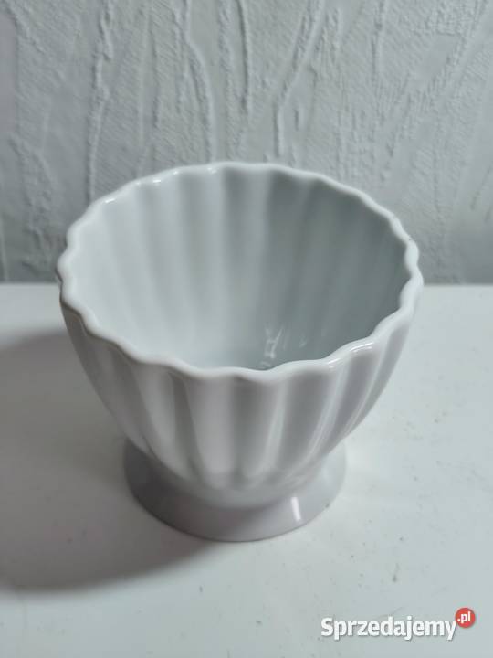 Cukierniczka z białej porcelany puchar ryflowana łódzkie Poddębice