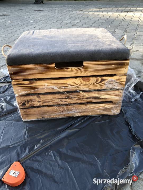 Drewniana skrzynia ze schowkiem i siedziskiem Poznań