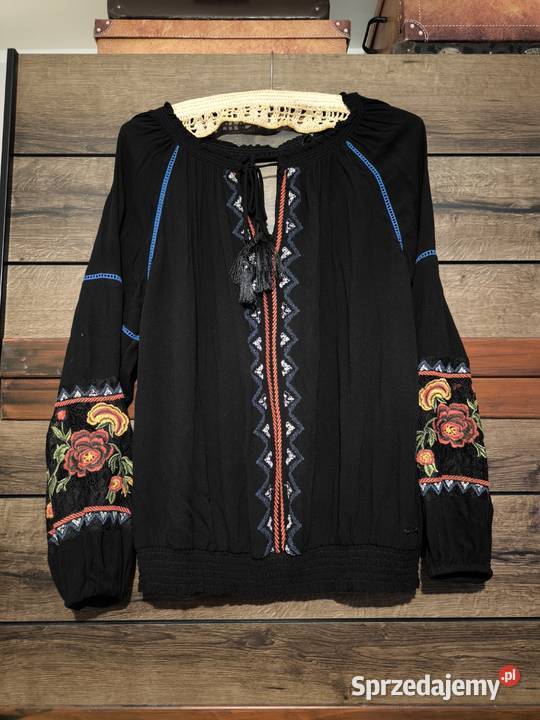 Folkowa haftowana bluzka koronka Desigual Borkowo