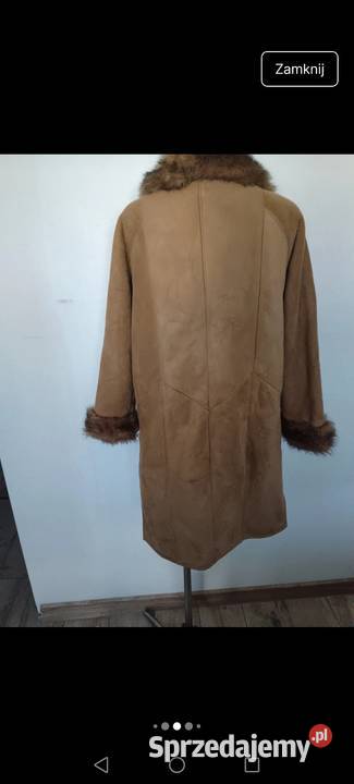 Płaszcz ocieplany kożuszkiem zapinany na guziki Zimowa