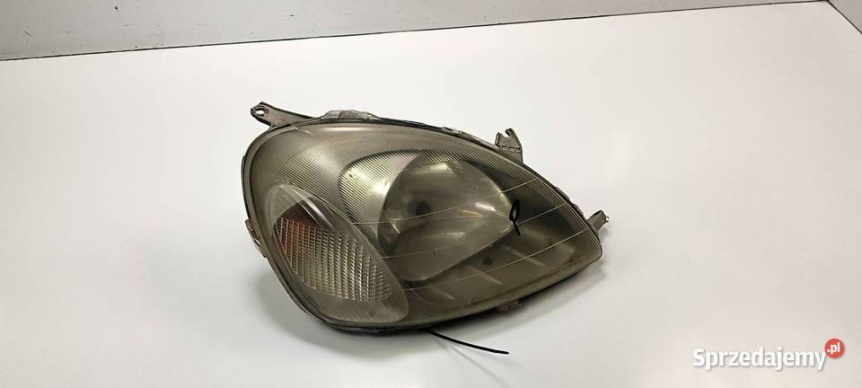 LAMPA PRAWA PRZÓD TOYOTA YARIS I