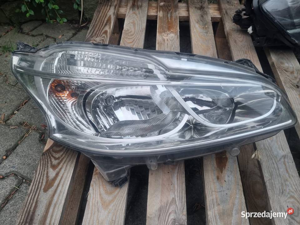 Lampa przednia prawa reflektor Peugeot 208 1215 Wałbrzych sprzedam