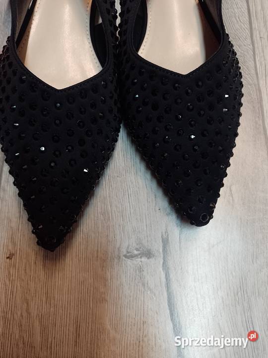 42 Czarne bogato zdobione czółenka wieczorowe z Kraków