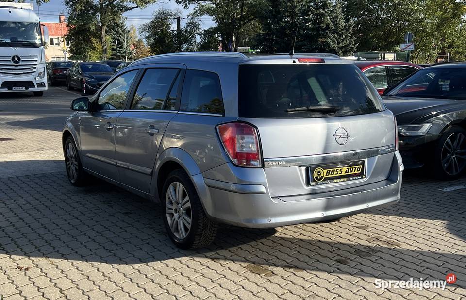 Opel Astra 2010 1686cm3 Warszawa