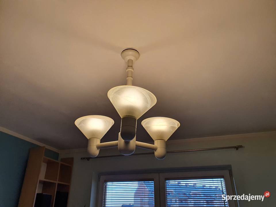 Żyrandol drewniany trzy klosze Olsztyn