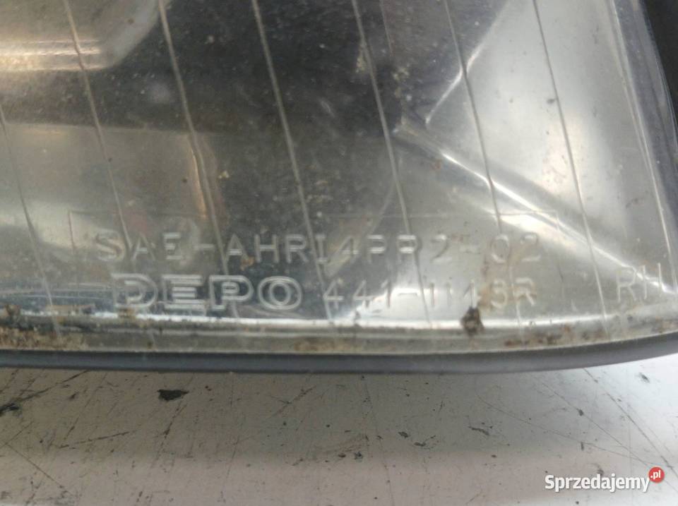 LAMPA PRZÓD PRAWA SOCZEWKA Audi A4 II 20002006 Rok produkcji 2001