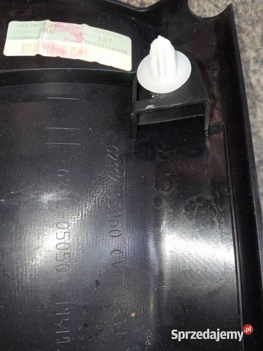 OSŁONA PROGU LEWA PRAWA KOMPLET T27 Toyota Rok produkcji 2011