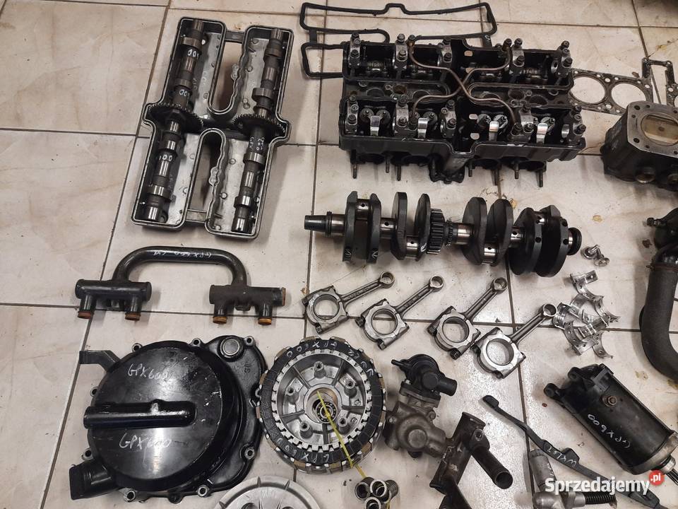 Kawasaki GPX 600 silnik części cylinder głowica Silniki i osprzęt