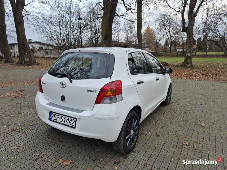 TOYOTA YARIS II 2009 13 BENZYNA LIFT Haczów sprzedam