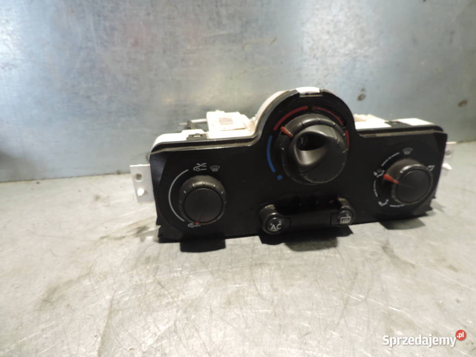 PANEL NAWIEWU KLIMATYZACJI RENAULT MEGANE II Rok produkcji 2005 Nowy Sącz sprzedam
