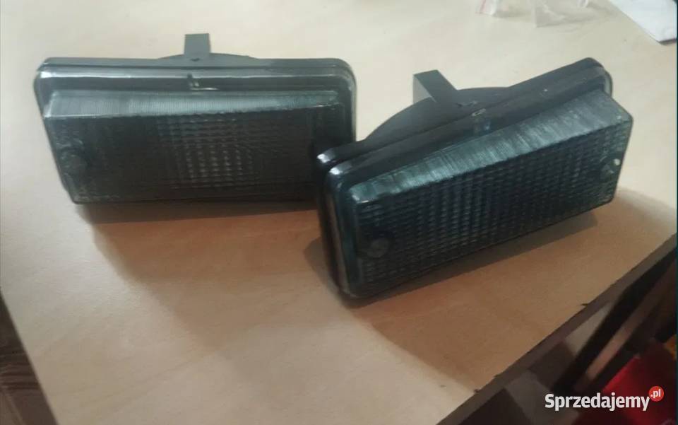 Fiat 126p EL kierunkowskazy przód komplet nowe Konin