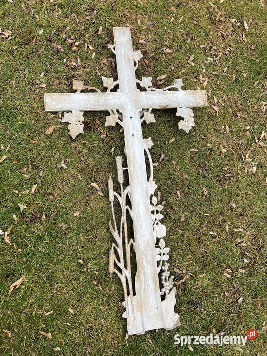 stary żeliwny krzyż z Jezusem 14080