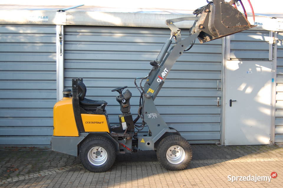 Miniładowarka Giant D332 Knikmops Weidemann Krobia sprzedam