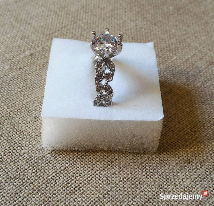 Nowy pierscionek srebrny kolor biale cyrkonie zachodniopomorskie Szczecin